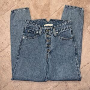 Levi’s high waisted mom jeans button fly light wash blue jean women’s size 25